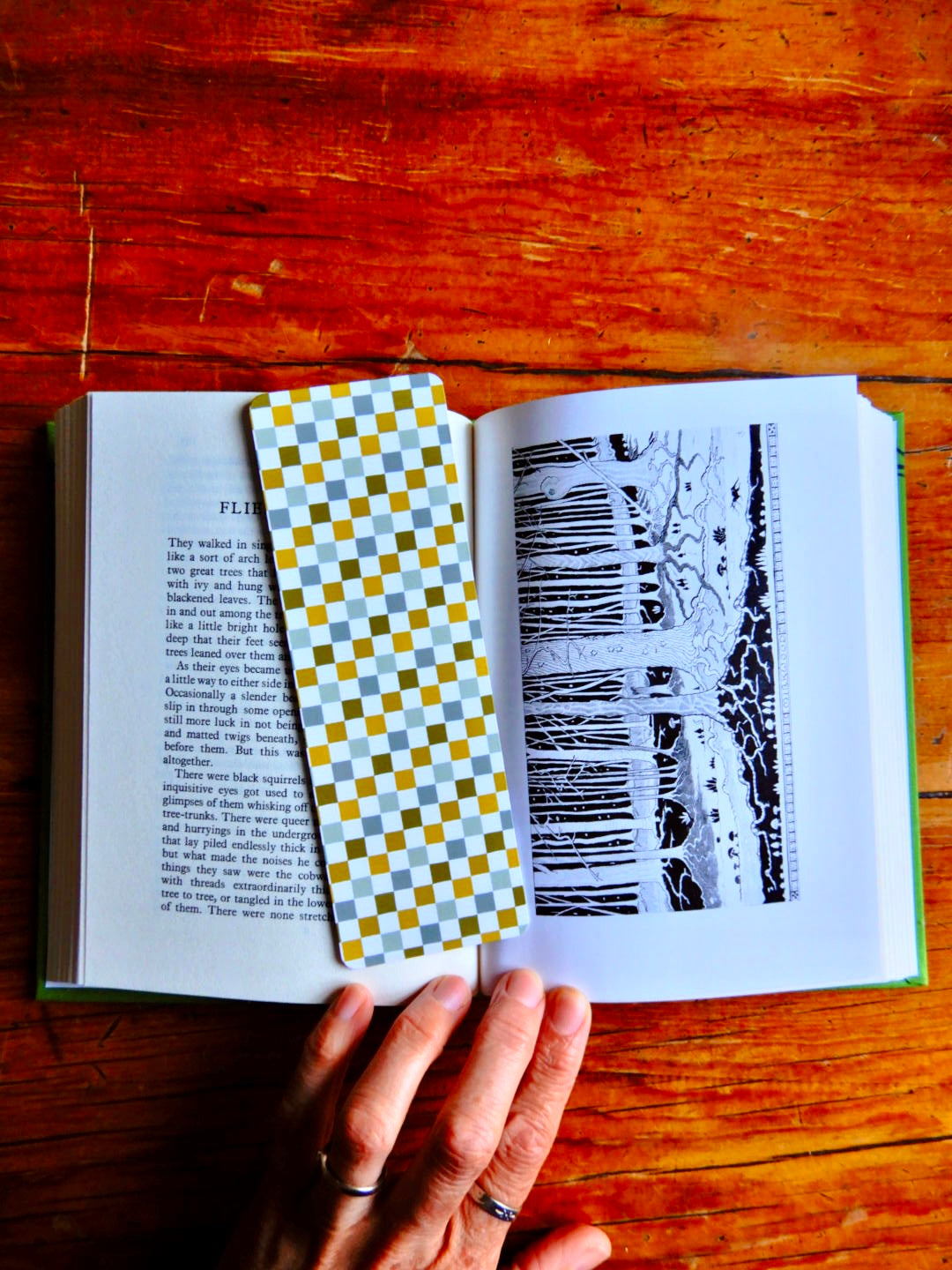 Checkered bookmark -green