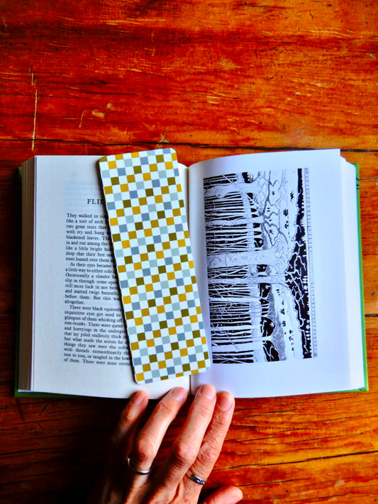 Checkered bookmark -green